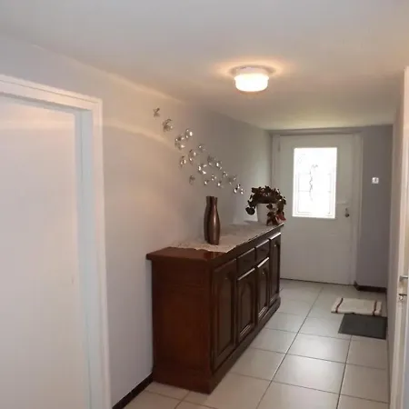 Maison Renovee Avec Jardin Pres D'aurillac, Ideale Pour Famille Et Ski. - Fr-1-742-143 Polminhac