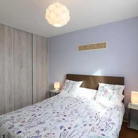 Maison Renovee Avec Jardin Pres D'aurillac, Ideale Pour Famille Et Ski. - Fr-1-742-143