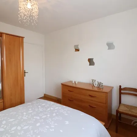 Maison Renovee Avec Jardin Pres D'aurillac, Ideale Pour Famille Et Ski. - Fr-1-742-143 *